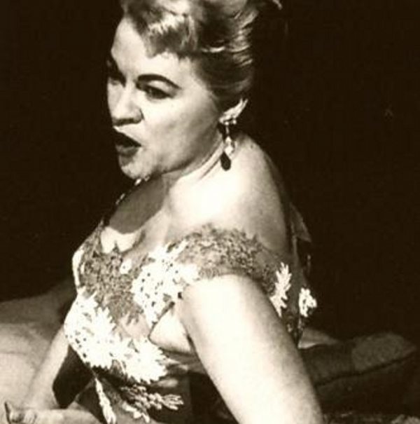 An Analysis of Anita Desais The Accompanist