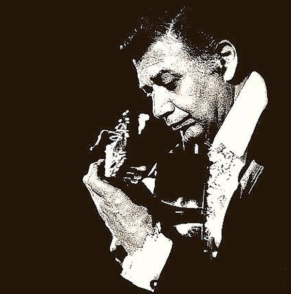 MARIO ESCUDERO, guitarrista flamenco, nació el 11 de octubre de 1928