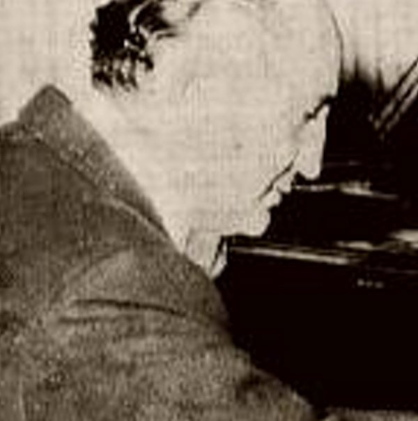 Ramón Ropain nació en Ciénaga, Magdalena, Colombia, el 23 de diciembre de 1920