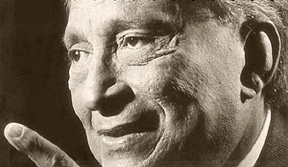 Fernando Álvarez nació en Santiago de Cuba el 4 de noviembre de 1927